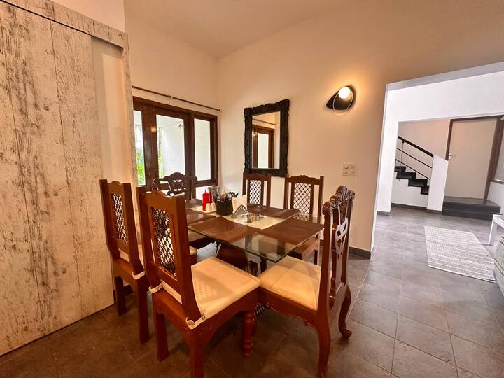 Dining area image 3