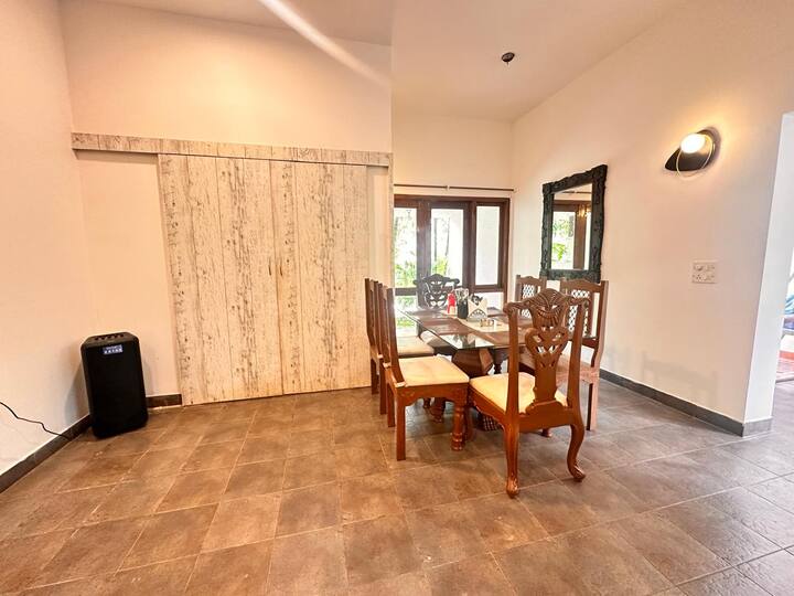 Dining area image 2