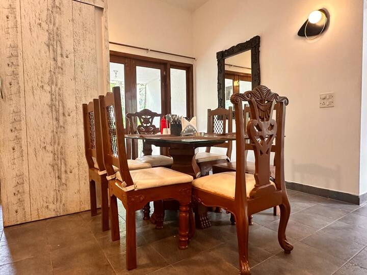 Dining area image 4