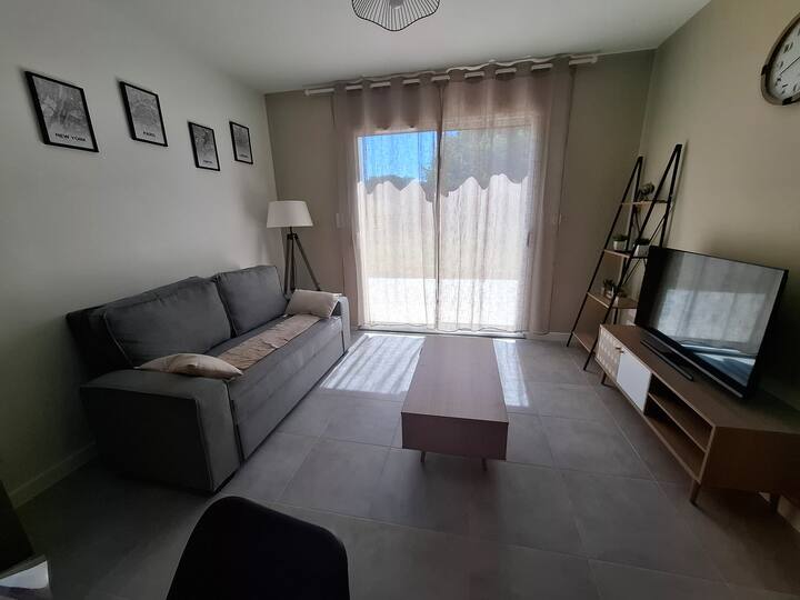 Petite Maison : 5b - Saintes : Proche De Royan . - Saintes
