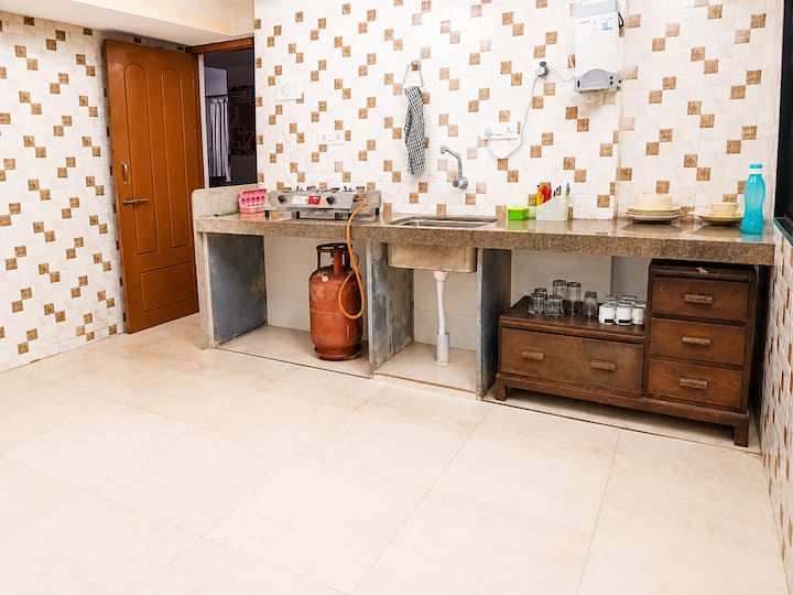Full kitchen image 2