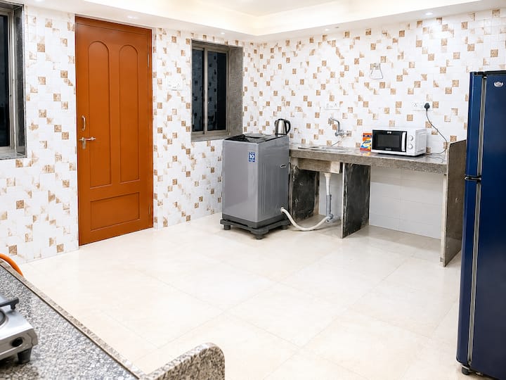 Full kitchen image 1