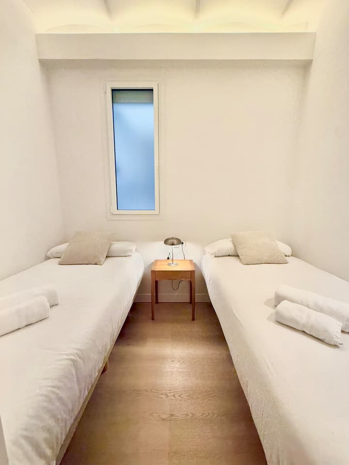 ตัวเลือกที่ 1: เตียงเดี่ยว 2 เตียงขนาด 90x190  