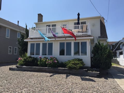Home in Stone Harbor - Steps to the beach and town
