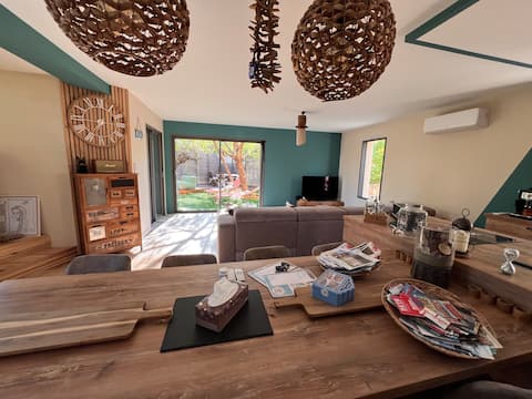 Annonce Airbnb populaire: The Secret Oasis of the Corniche - 400 m from the beach & cove à Sète