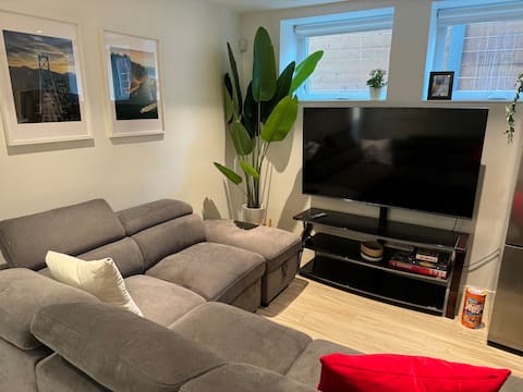 Popular Airbnb listing: Centrally located Vancouver 2BRs in Riley Park
