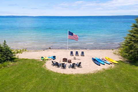 Beachfront, Hot Tub, Kayaks, Mackinaw Bridge Views