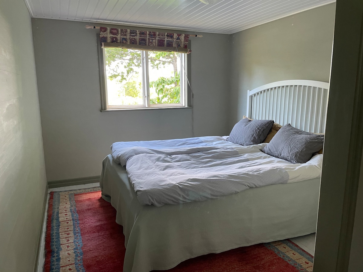 Двойно легло (160 см) в къща за гости. 