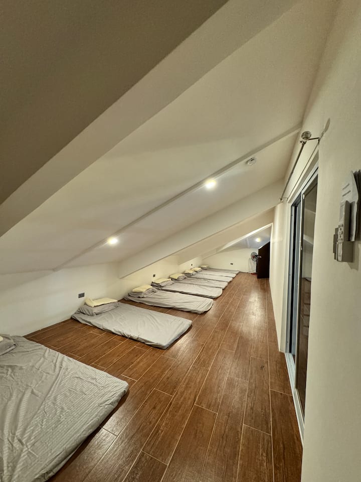 Attic room for 8 single beds