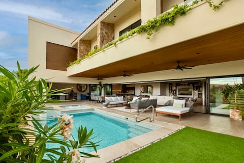 House 11:11 -4 Recs · Pool· Rooftop· Sea · Golf