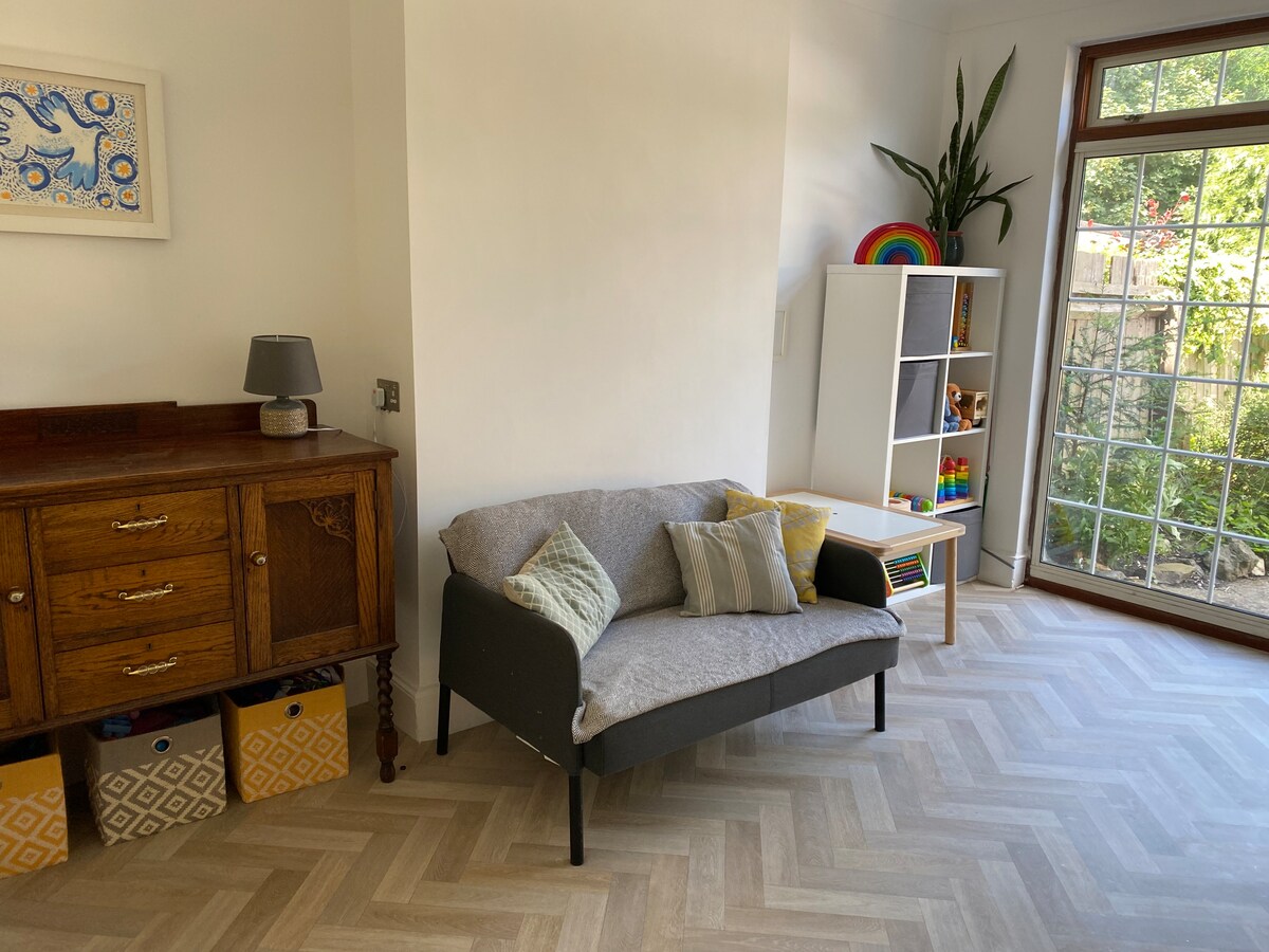 חדר אוכל/חדר משחקים 