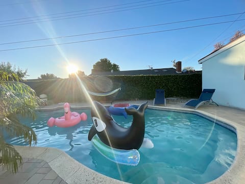 Pool House Near Disney! Pool Table + Bouncer!