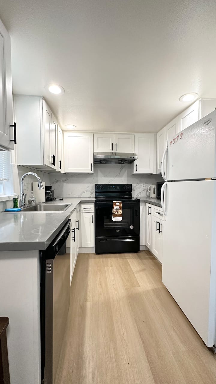 Entire House/garage/fenced Yard - Issaquah, WA