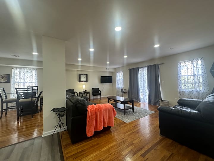 3br W/parking/ewr/nyc Train 19 Mins/fifa 1 Stop! - Newark, NJ