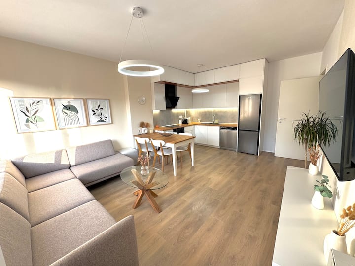 New, Modern & Central Apt In New Bazaar - Tirana