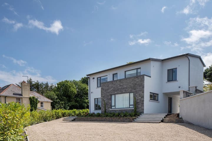 Luxury Modern House- Howth – Gardens and Seaview