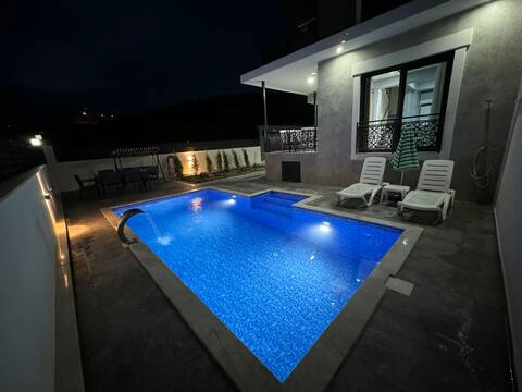 Luxury villa with pool in Çandarlı