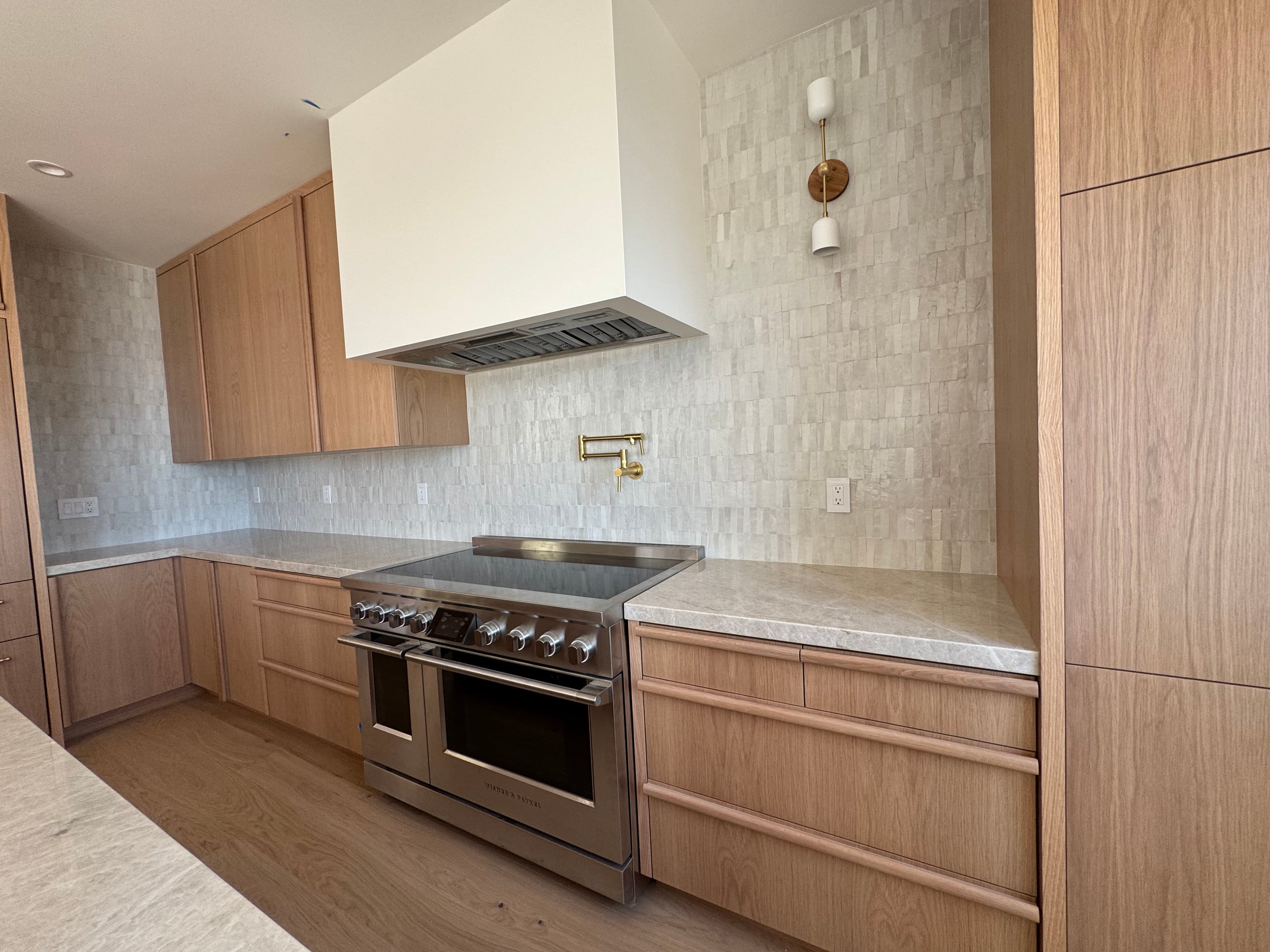Home in San Francisco · ★5.0 · 5 bedrooms · 5 beds · 3.5 baths - Image 19