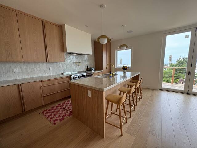 New Construction 5 bed 3.5. Ocean views!