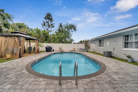 5BR Home w/ Pool & Big Yard Near Universal Studios