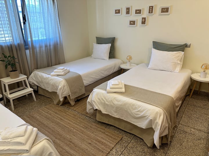 Quarto Triplo Com Casa De Banho Partilhada - Mindelo