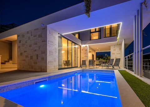 New ! Luxury Villa - RoMa 1 and 2 with two heated