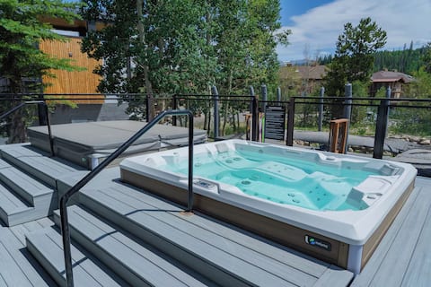Scenic Downtown Hotel – Hotel w/ Mountain Views