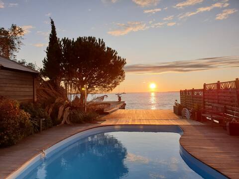 Charming wooden house with your feet in the water