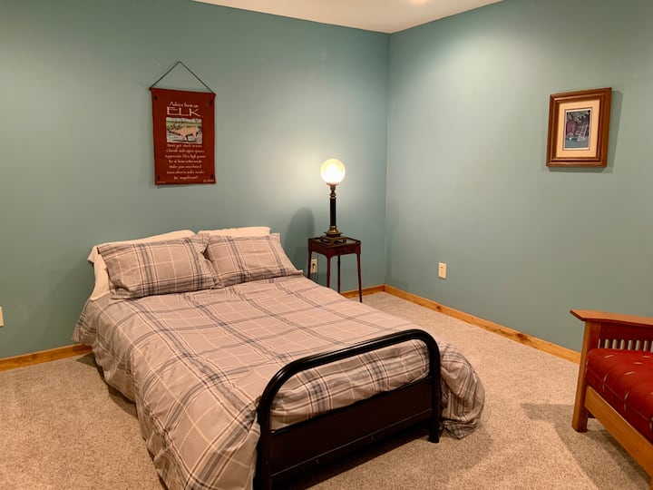 פוטון קל להמרה מציע מקום לצפות בטלוויזיה ביום או לישון 2 בלילה. 