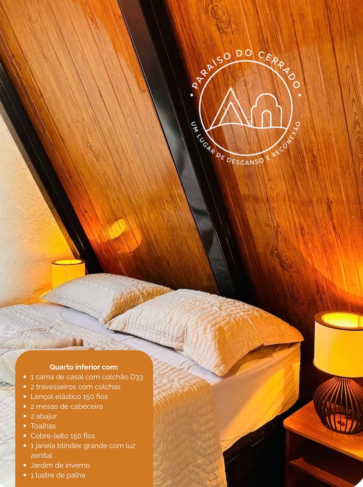 Dormir aqui é diferente. O silêncio da natureza, a iluminação aconchegante e uma cama preparada para noites sem pressa transformam o descanso em parte da experiência.