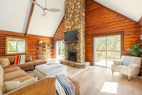 Cozy log cabin, 25 mins to Broadway