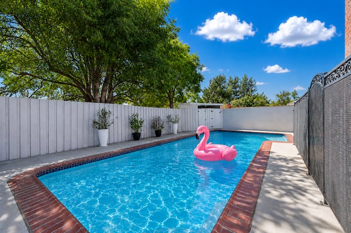Heated Pool Oasis Close To Attractions - Los Angeles, CA