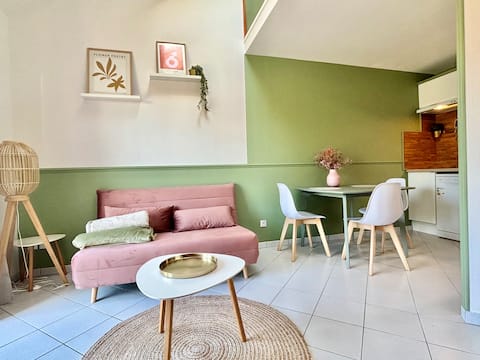 House with terrace and parking.