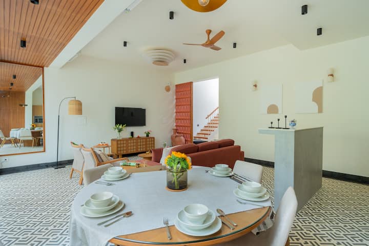 Dining area image 2