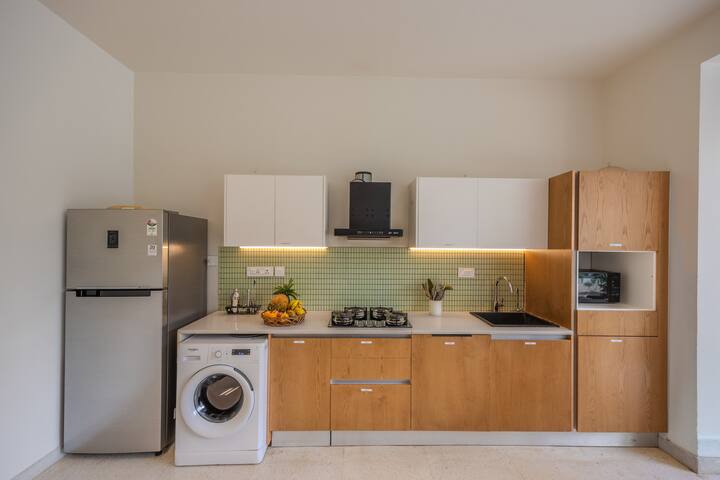 Full kitchen image 2