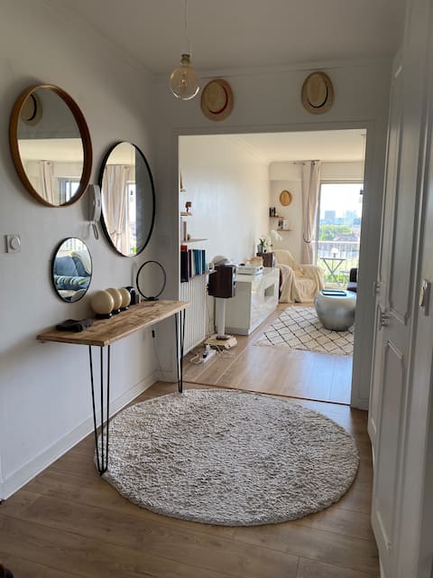 Top Airbnb: Nantes center • balcony • quiet • 2 bedrooms in Nantes
