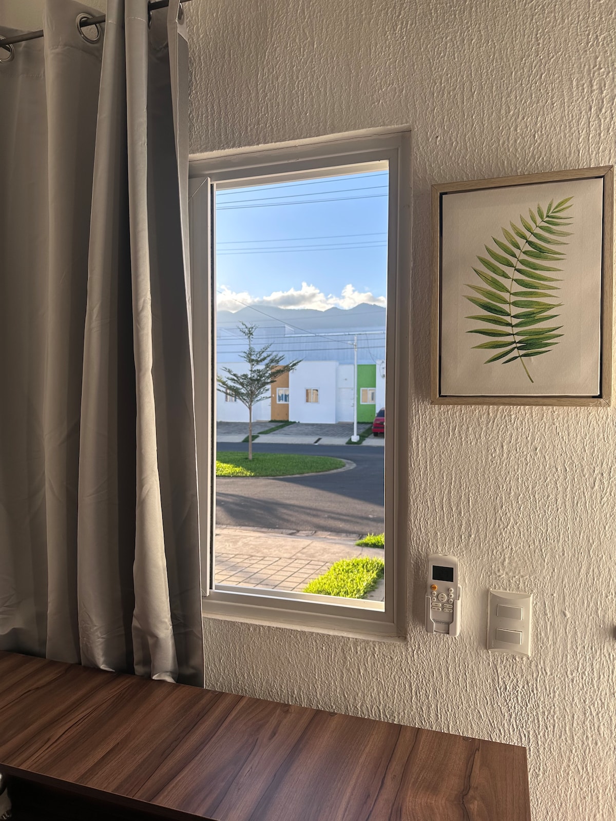 Here the sun comes in, here I wake up in peace