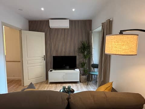 Annonce Airbnb populaire: Nice 2-room Port de Nice with terrace à Garibaldi