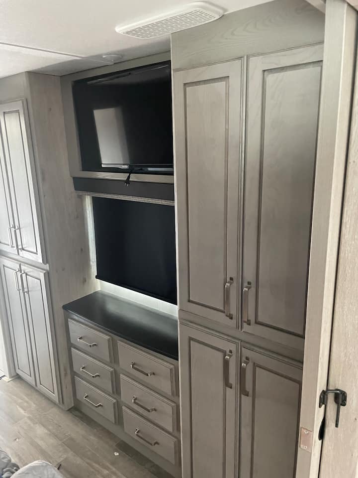 خزانات في غرفة النوم ذات الحجم الكبير 