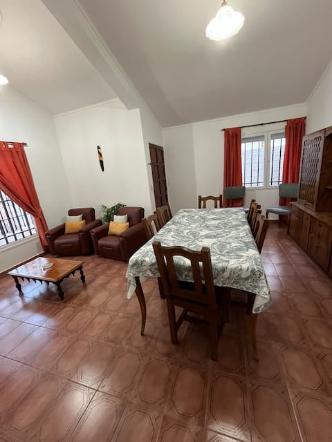 Successful Airbnb property: Full house with garage in Godoy Cruz