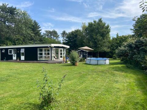 Summer house in beautiful nature 150 m from the waterfront