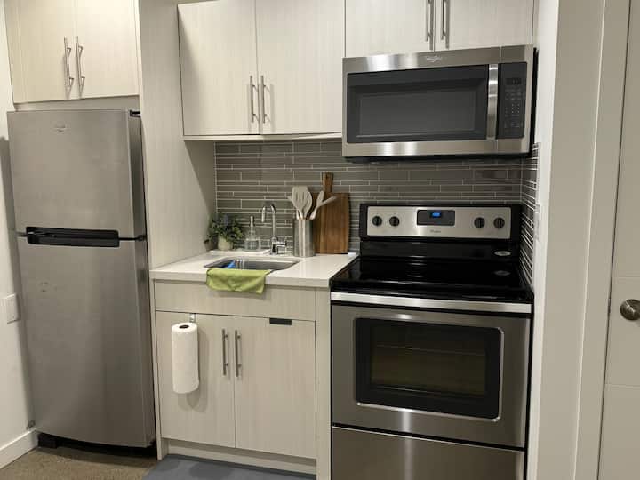 Modern Studio Near Lake & Park - Kirkland, WA
