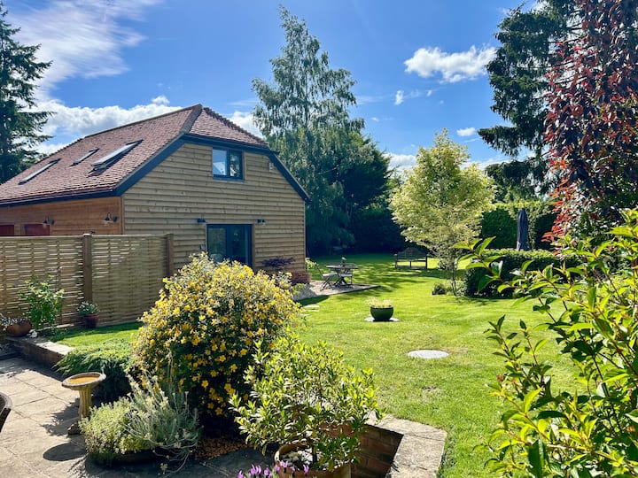 Self-contained detached barn-style annexe