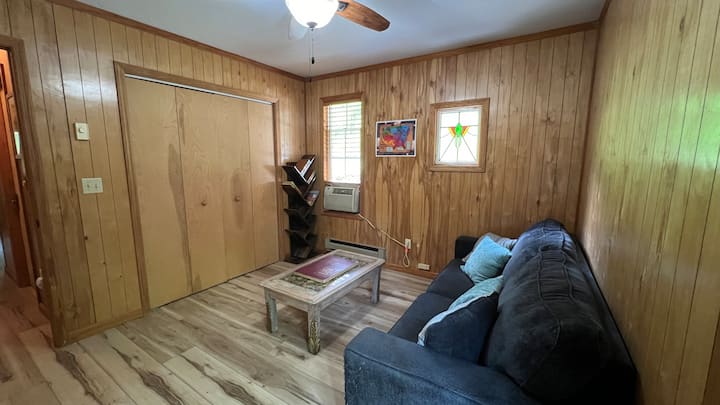   Chumba cha 2 cha kulala, sofa, chumba cha televisheni, kitanda kwenye kabati 