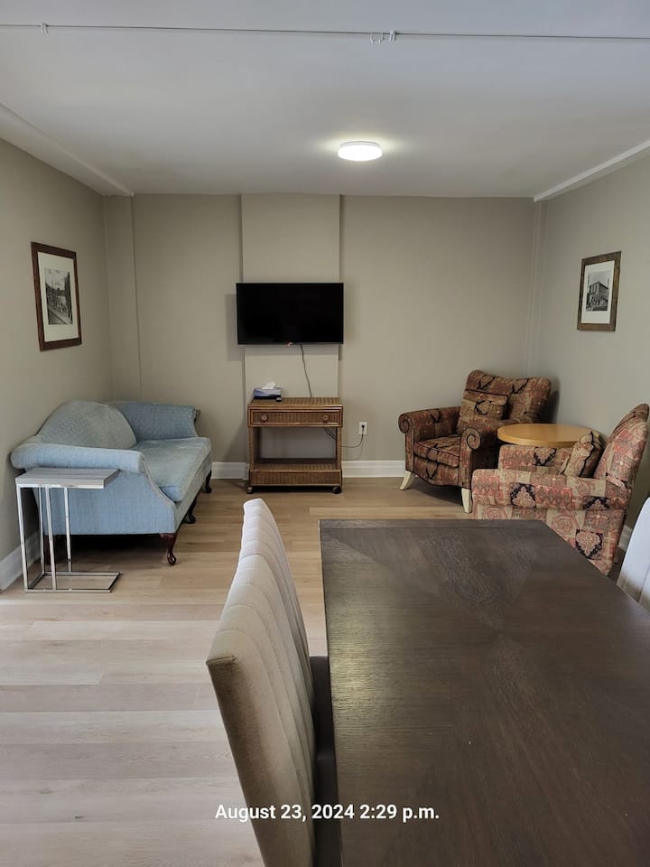 2 Bedroom Suite W/kitchen - Dtown - Saint Marys