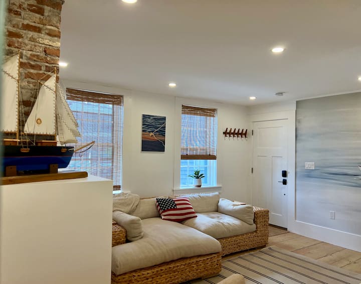 Amazing Location! New2 Bed Downtown W Ac Sleeps 4 - Wenham Lake, MA