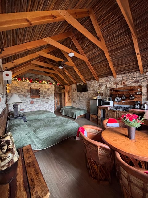 Cozy Cabin in Matehuala 1 hr from Real de 14