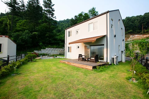(New construction) Best view of Gapyeong
Private sensational accommodation 'Rest'
45 minutes from S