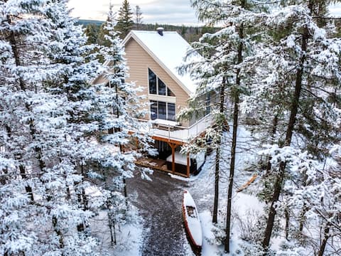 L'intemporel - retro, private Lake and hot Tub