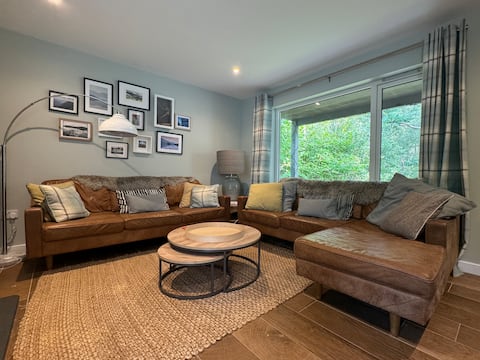 Successful Airbnb property: The Green Lodge - 4 bedroom luxury in the woods in Duthil And Rothiemurchus